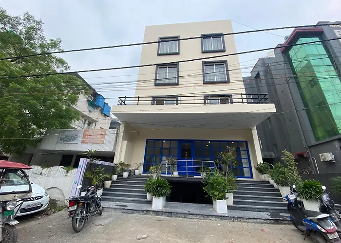 F9 Hotels 343 Meera Bagh, Paschim Vihar