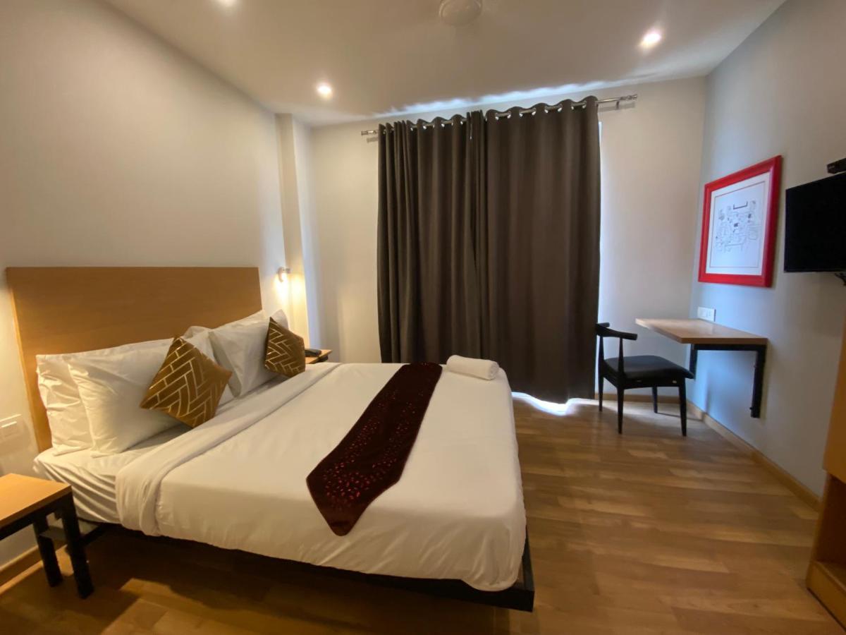 Hotel F9 343 Meera Bagh, Paschim Vihar