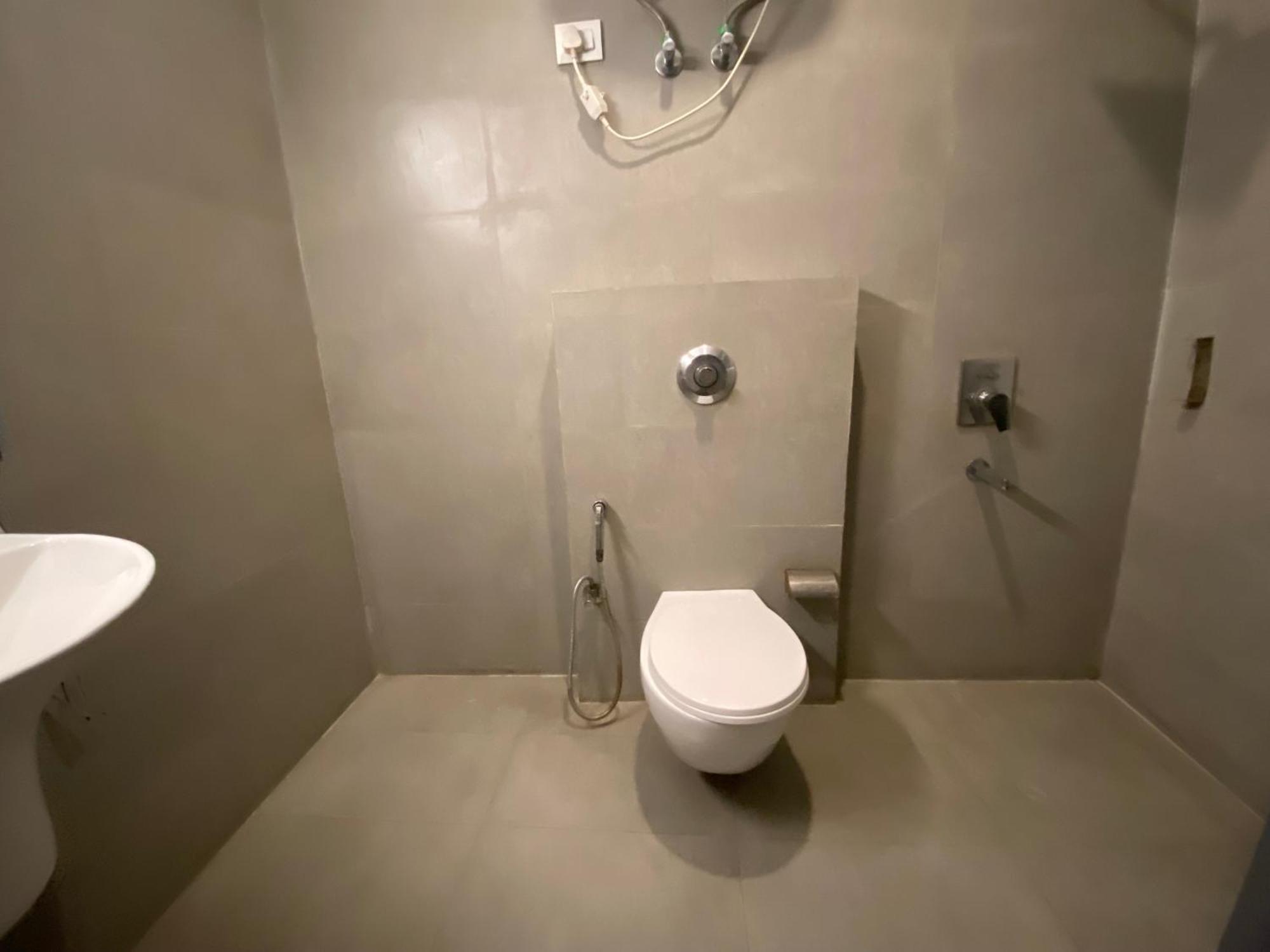 Hotel F9 343 Meera Bagh, Paschim Vihar New Delhi