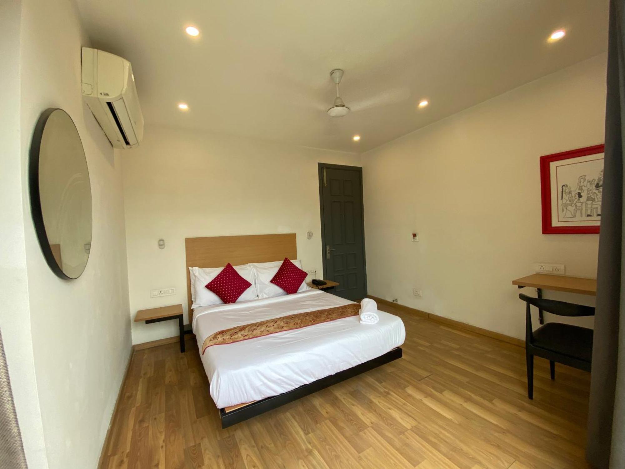 Hotel F9 343 Meera Bagh, Paschim Vihar