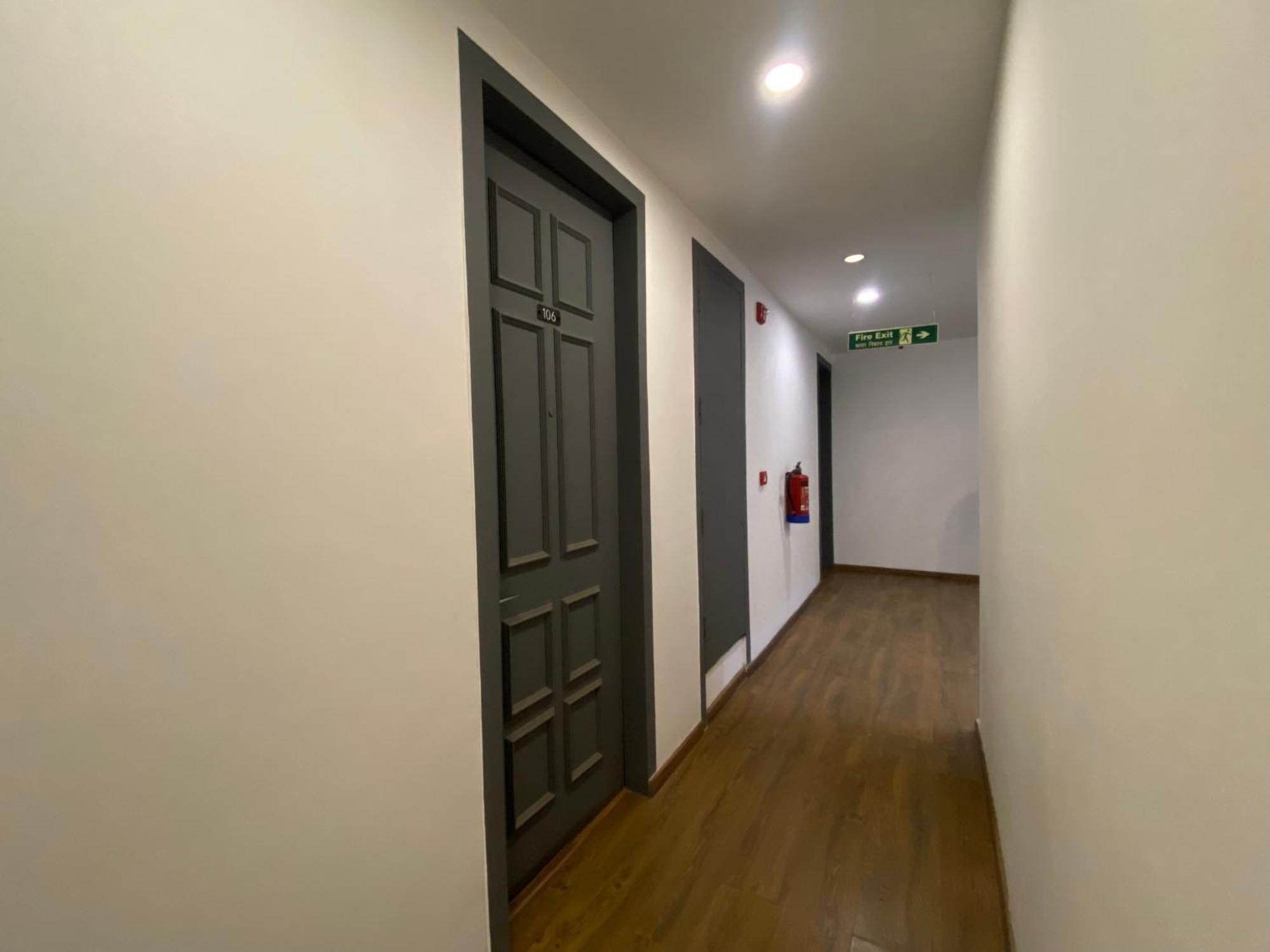 Hotel F9 343 Meera Bagh, Paschim Vihar 3*
