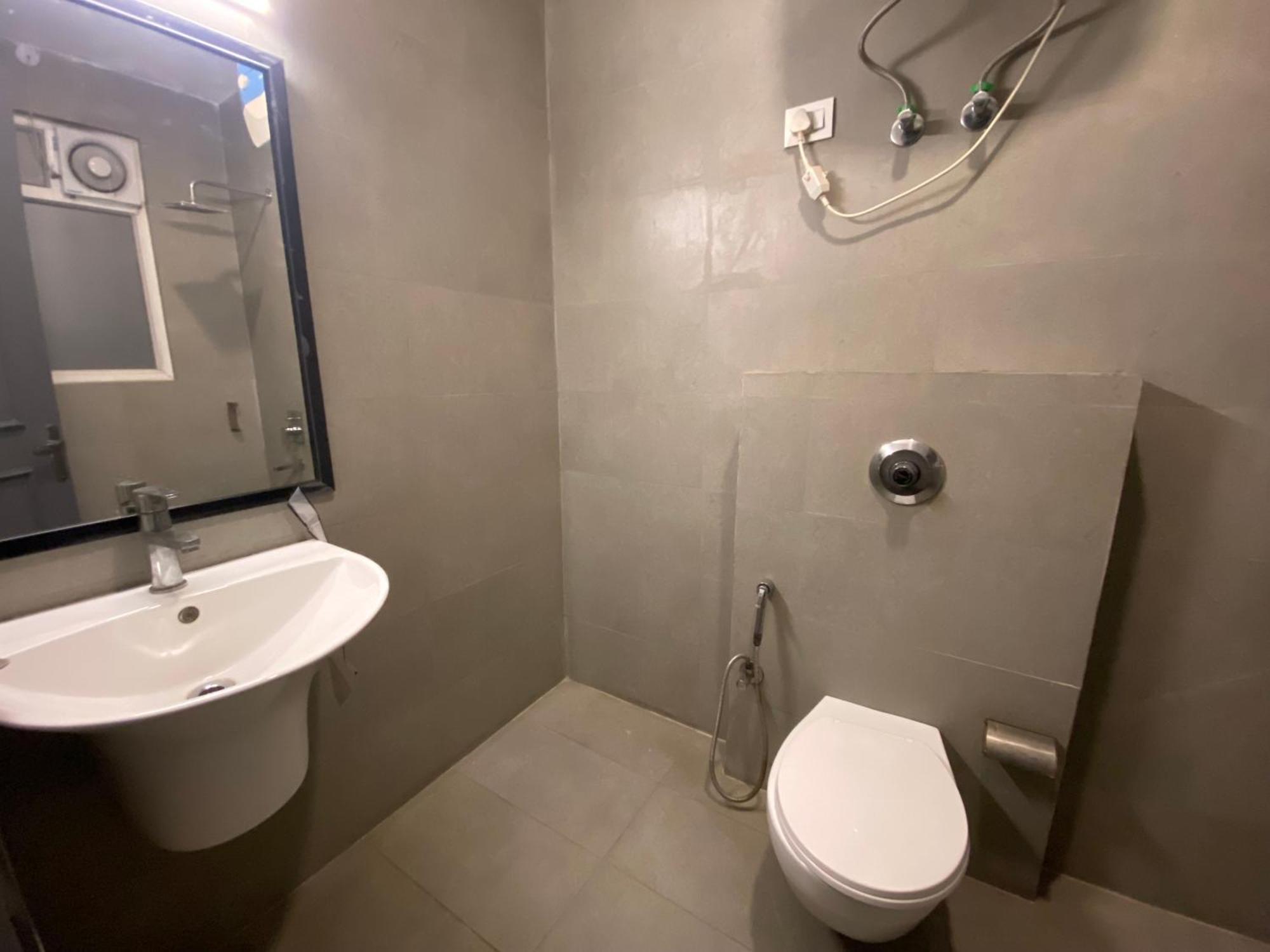 F9 343 Meera Bagh, Paschim Vihar 3*