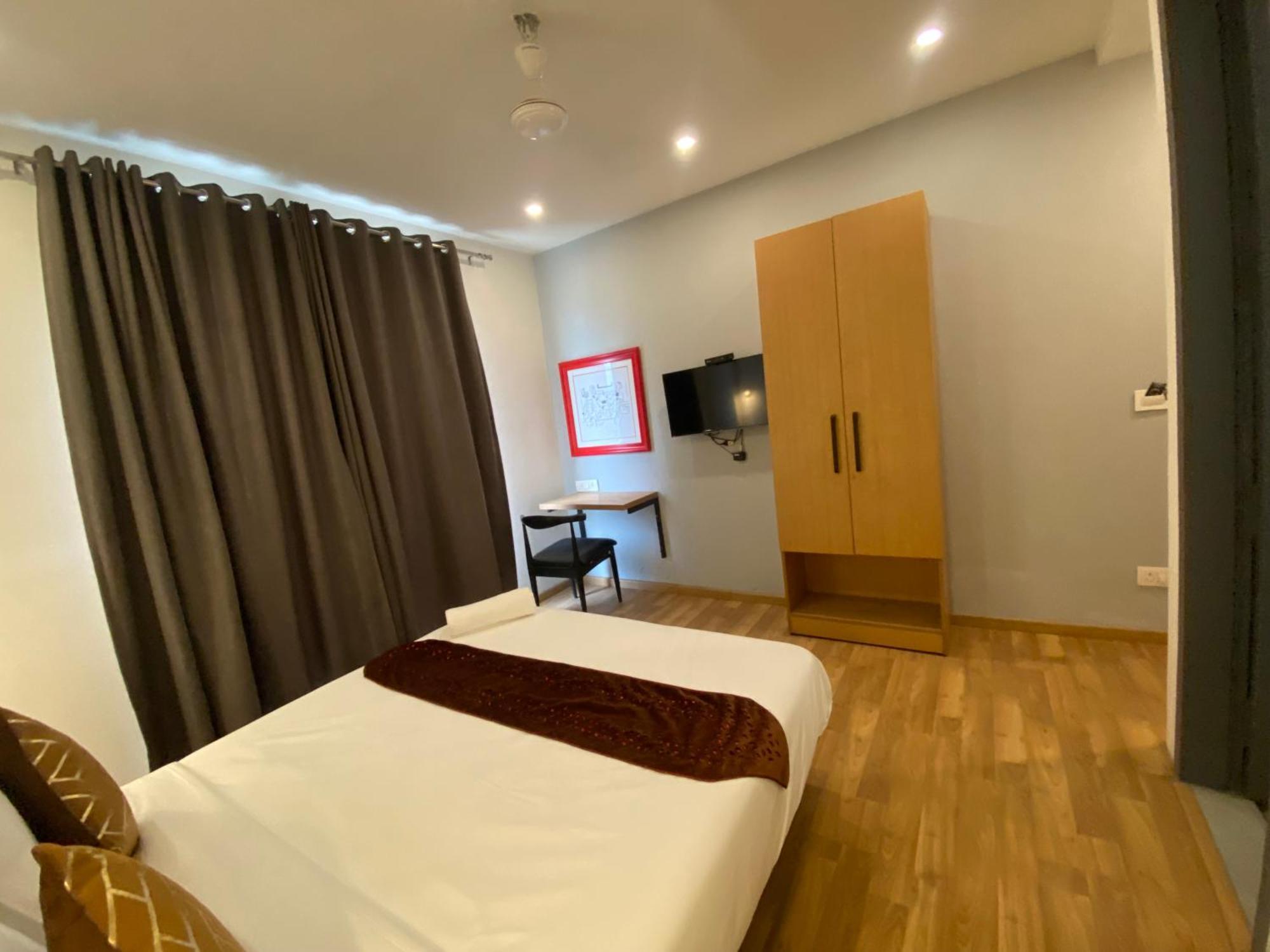 Hotel F9 343 Meera Bagh, Paschim Vihar 3*