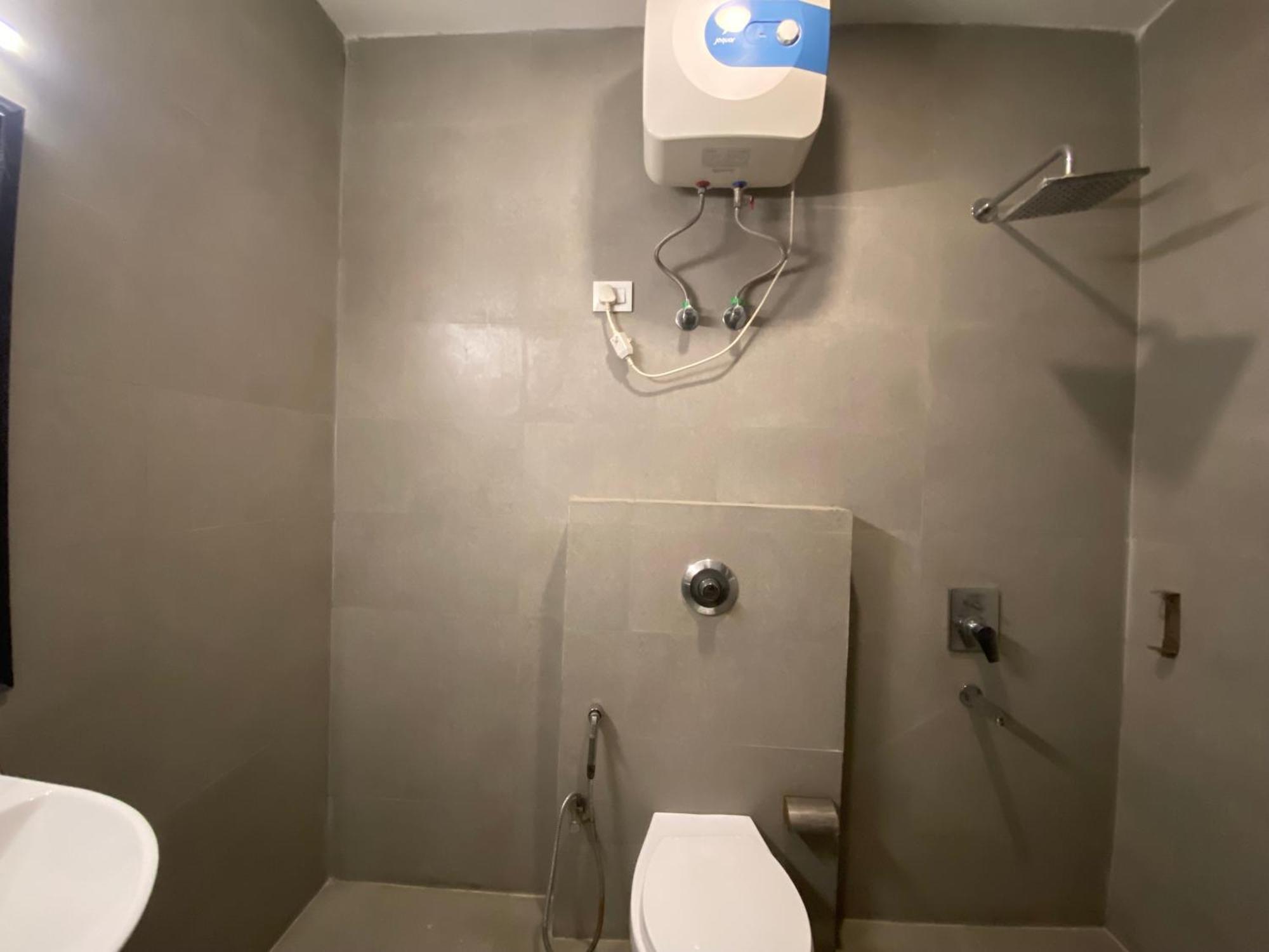 F9 343 Meera Bagh, Paschim Vihar New Delhi