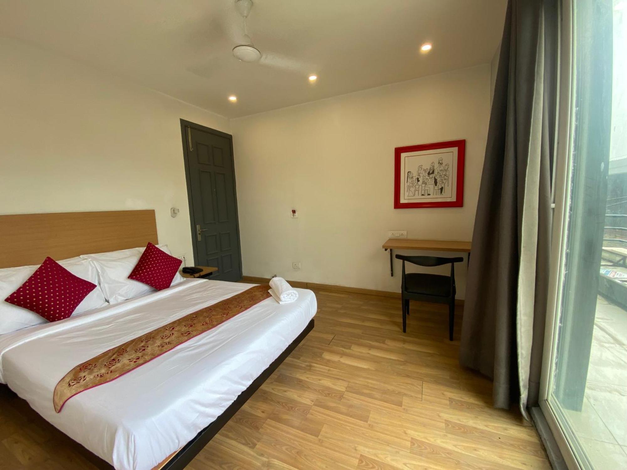 F9 343 Meera Bagh, Paschim Vihar Hotel