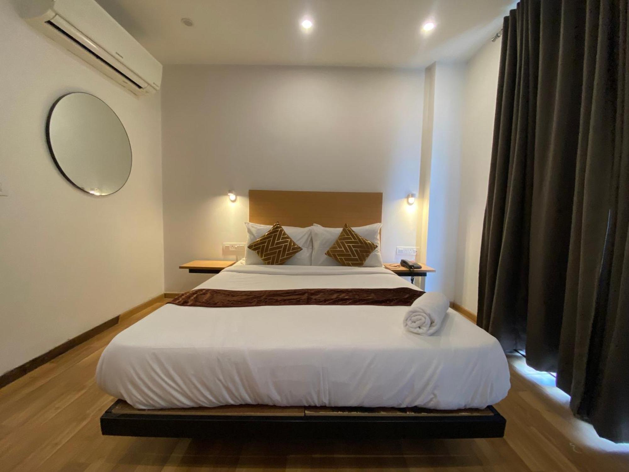 Hotel F9 343 Meera Bagh, Paschim Vihar 3*