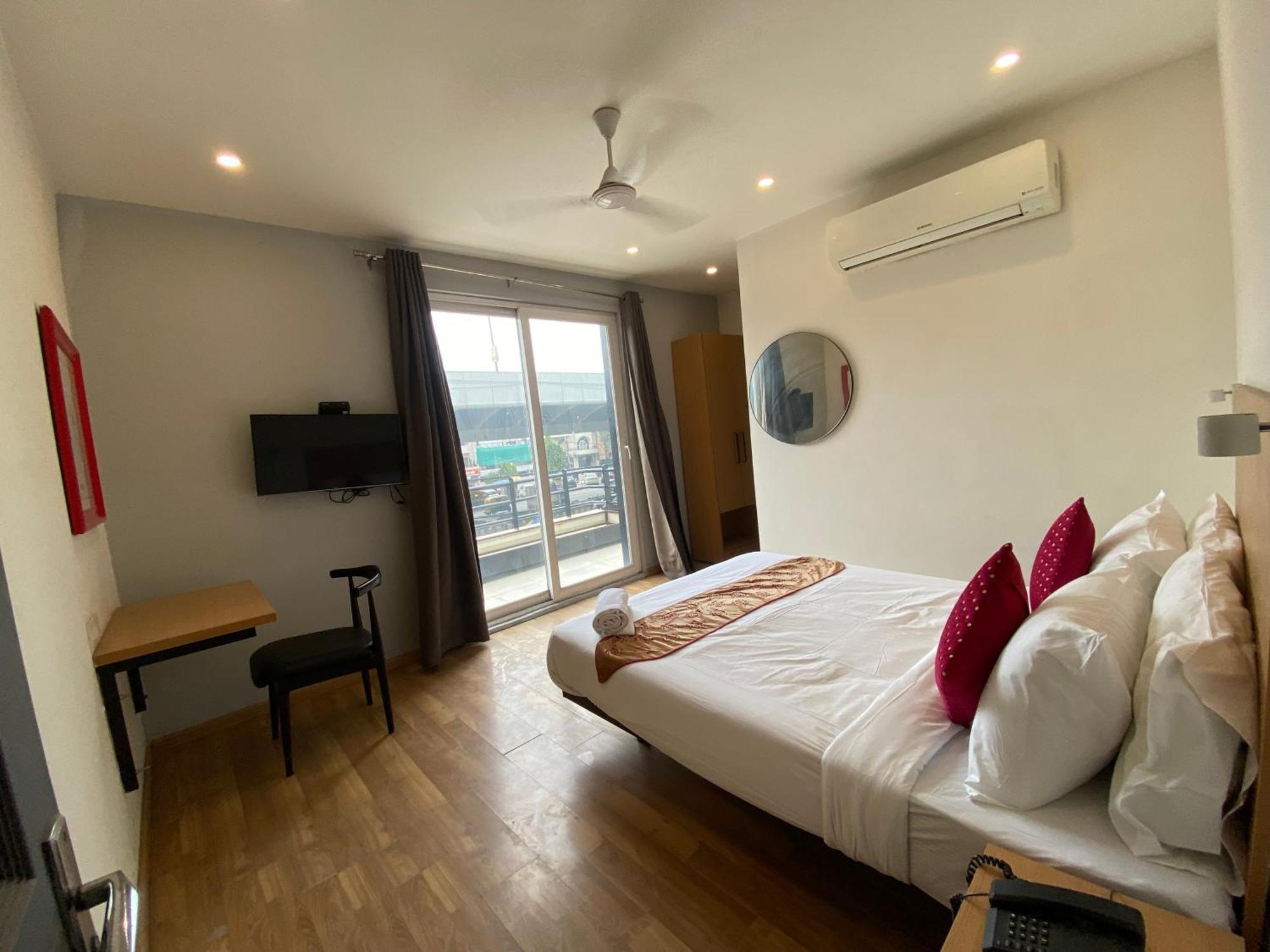 F9 343 Meera Bagh, Paschim Vihar Hotel