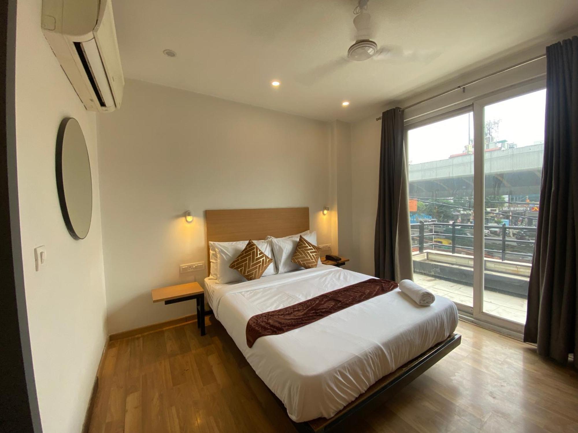F9 343 Meera Bagh, Paschim Vihar 3*