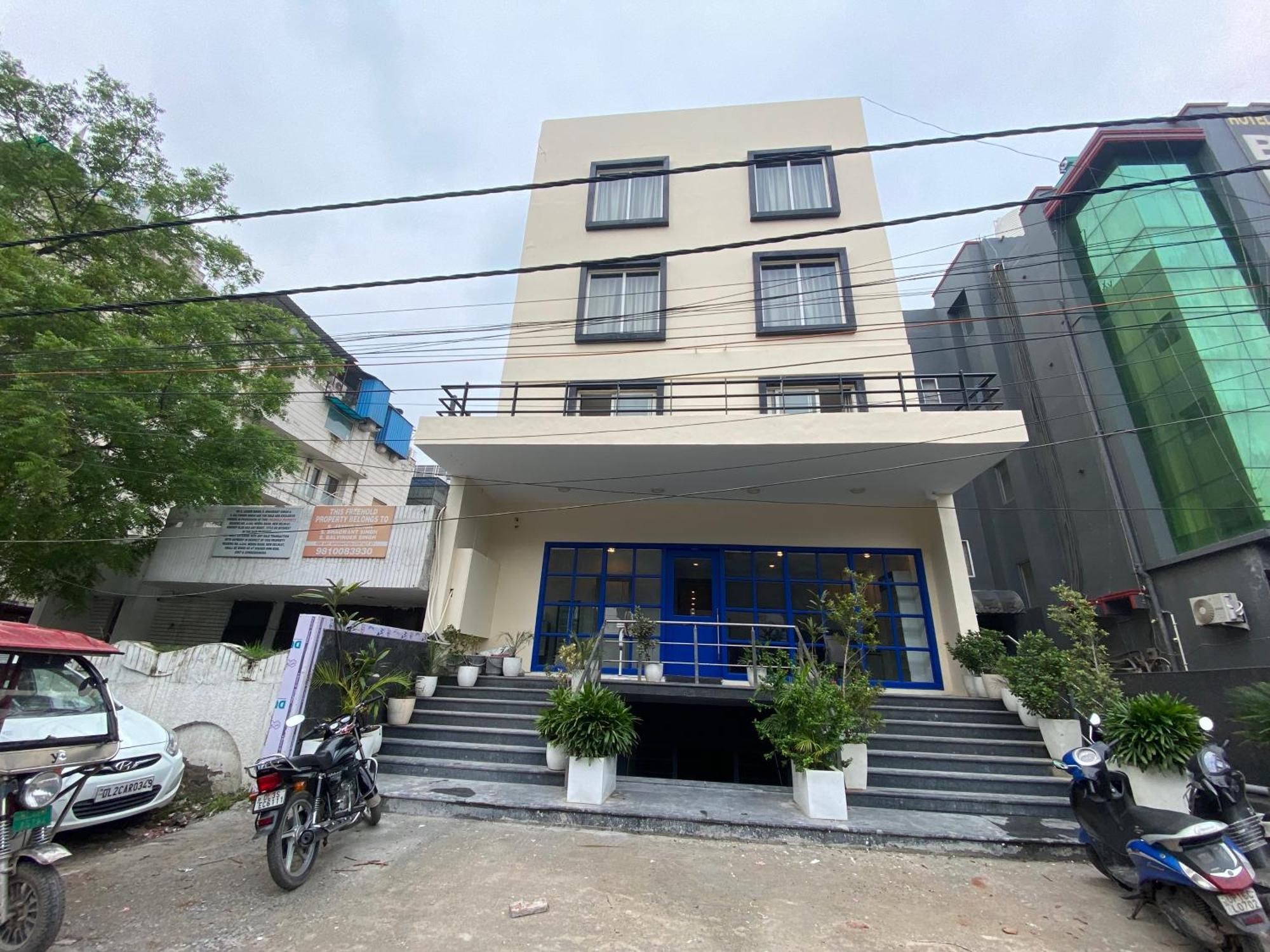 F9 343 Meera Bagh, Paschim Vihar 3* New Delhi
